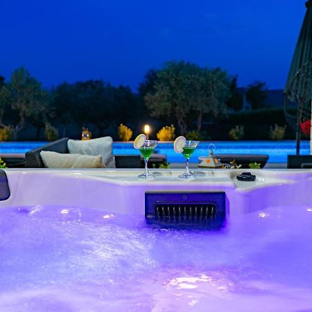 Villa Lorema-Jacuzzi,pool,billiard,table tennis&football Sveti Filip i Jakov Esterno foto
