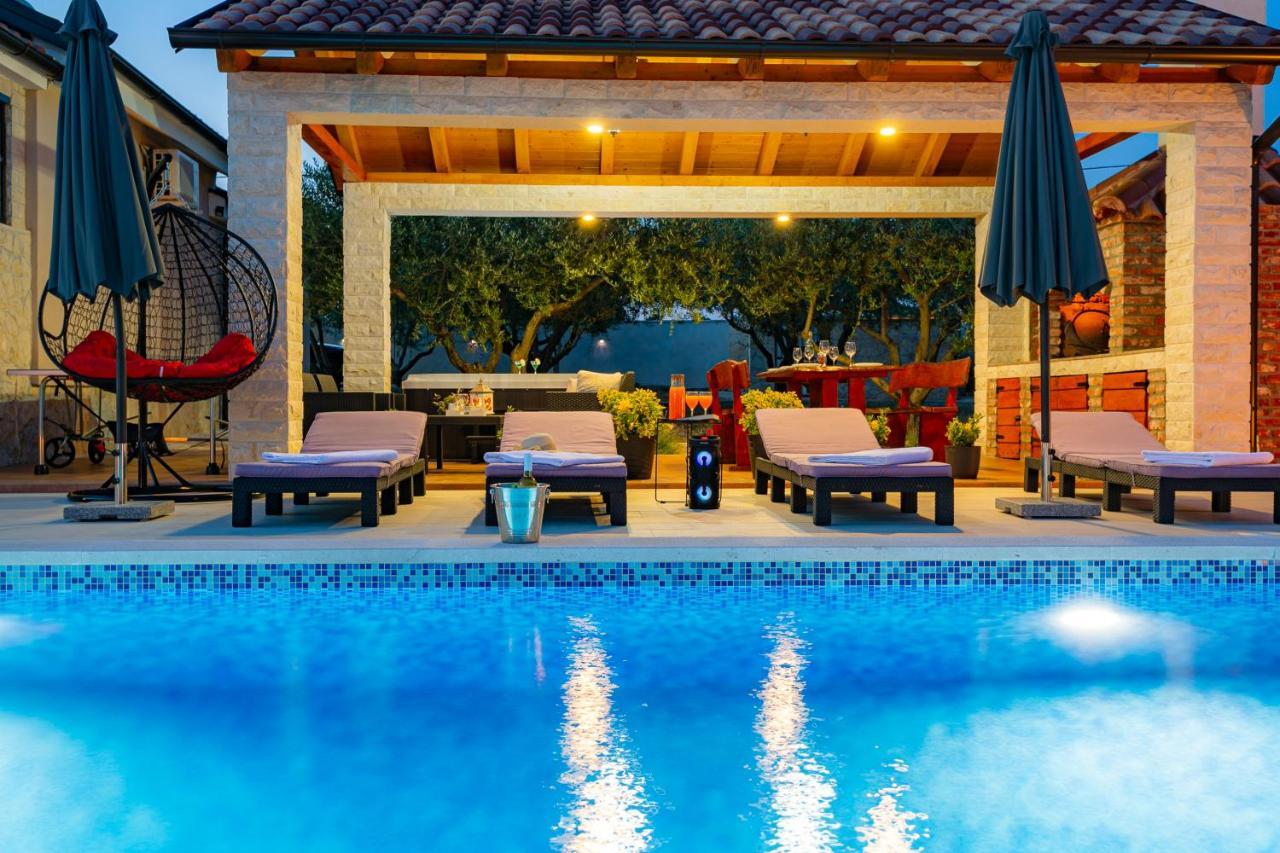 Villa Lorema-Jacuzzi,pool,billiard,table tennis&football Sveti Filip i Jakov Esterno foto