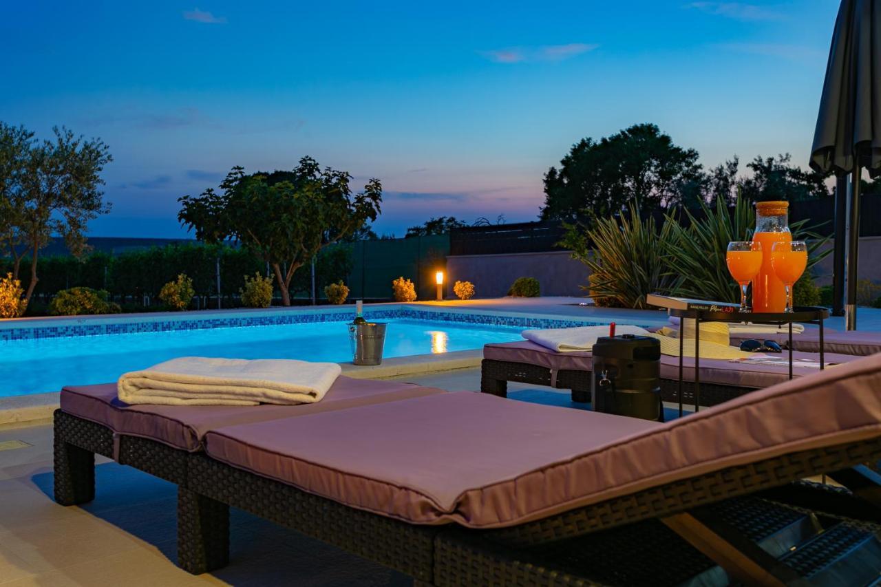 Villa Lorema-Jacuzzi,pool,billiard,table tennis&football Sveti Filip i Jakov Esterno foto