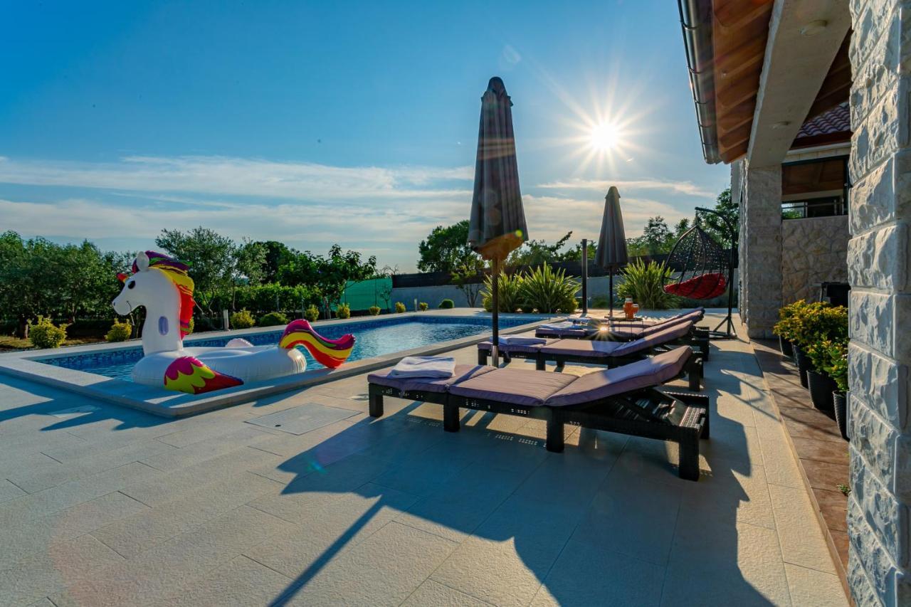 Villa Lorema-Jacuzzi,pool,billiard,table tennis&football Sveti Filip i Jakov Esterno foto
