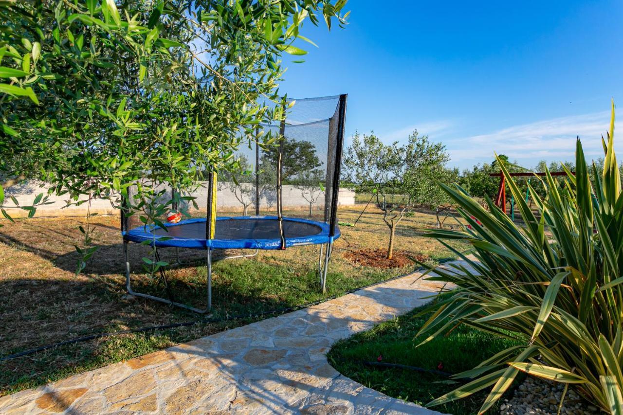 Villa Lorema-Jacuzzi,pool,billiard,table tennis&football Sveti Filip i Jakov Esterno foto
