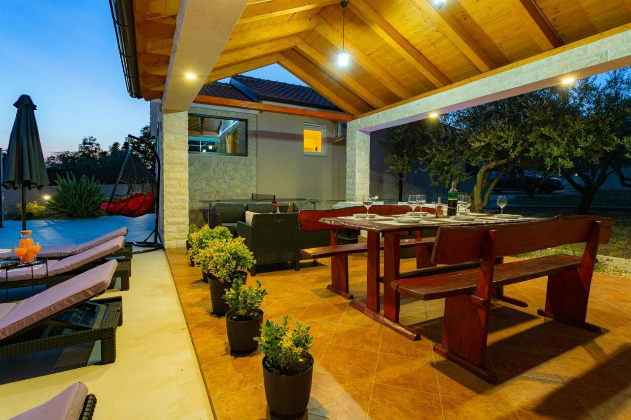 Villa Lorema-Jacuzzi,pool,billiard,table tennis&football Sveti Filip i Jakov Esterno foto