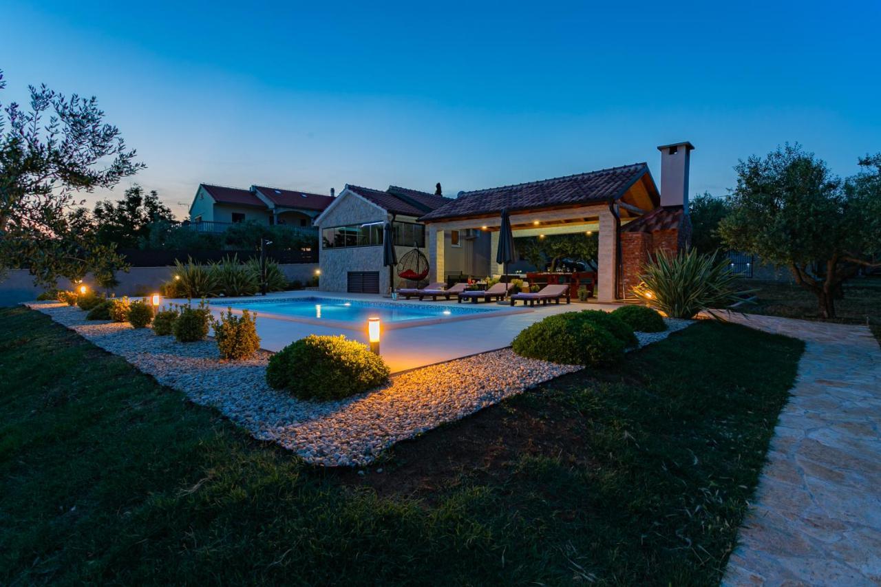 Villa Lorema-Jacuzzi,pool,billiard,table tennis&football Sveti Filip i Jakov Esterno foto