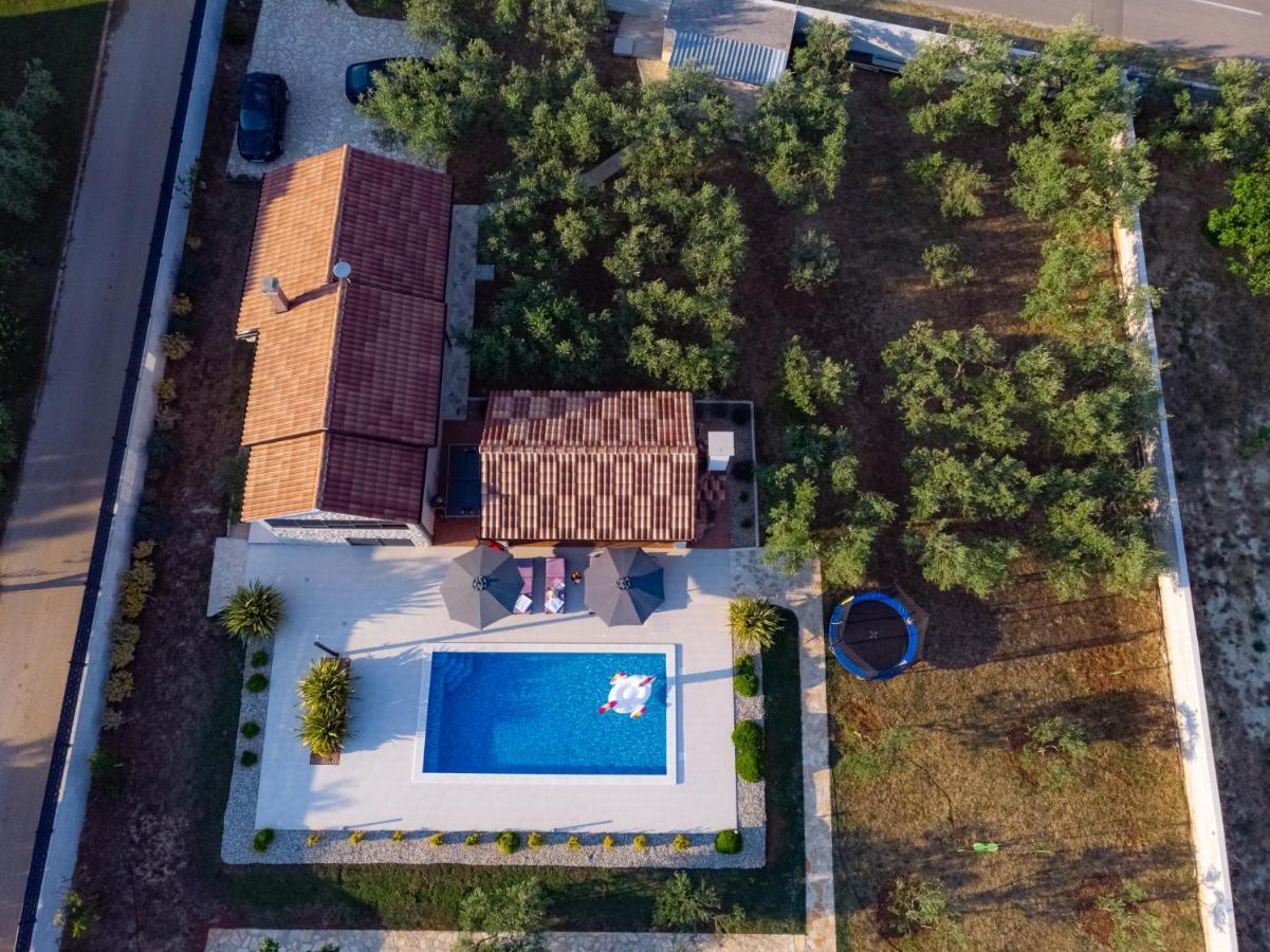 Villa Lorema-Jacuzzi,pool,billiard,table tennis&football Sveti Filip i Jakov Esterno foto